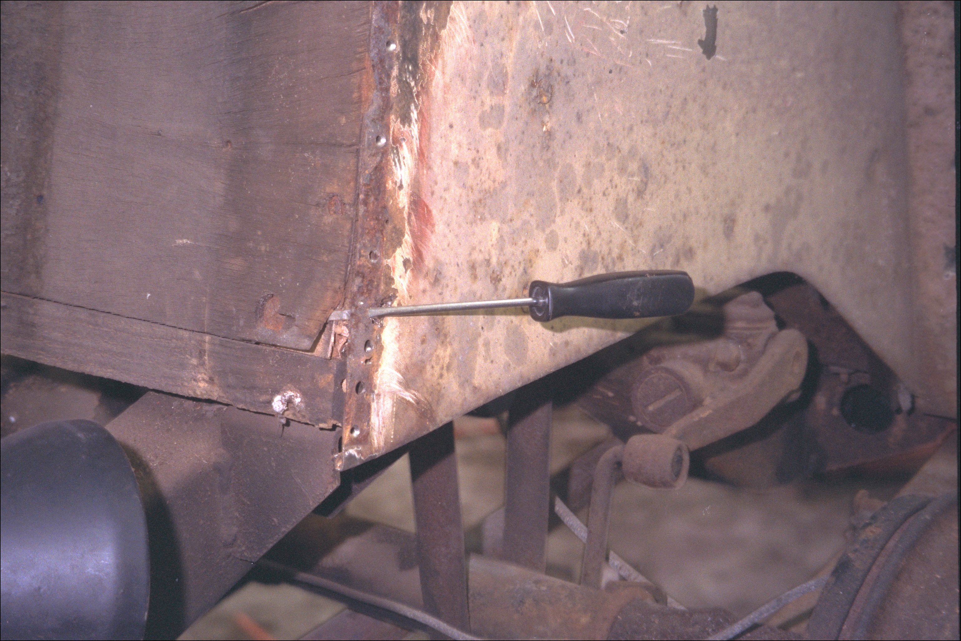 Plywood de-lamination at boot rear & wheel well