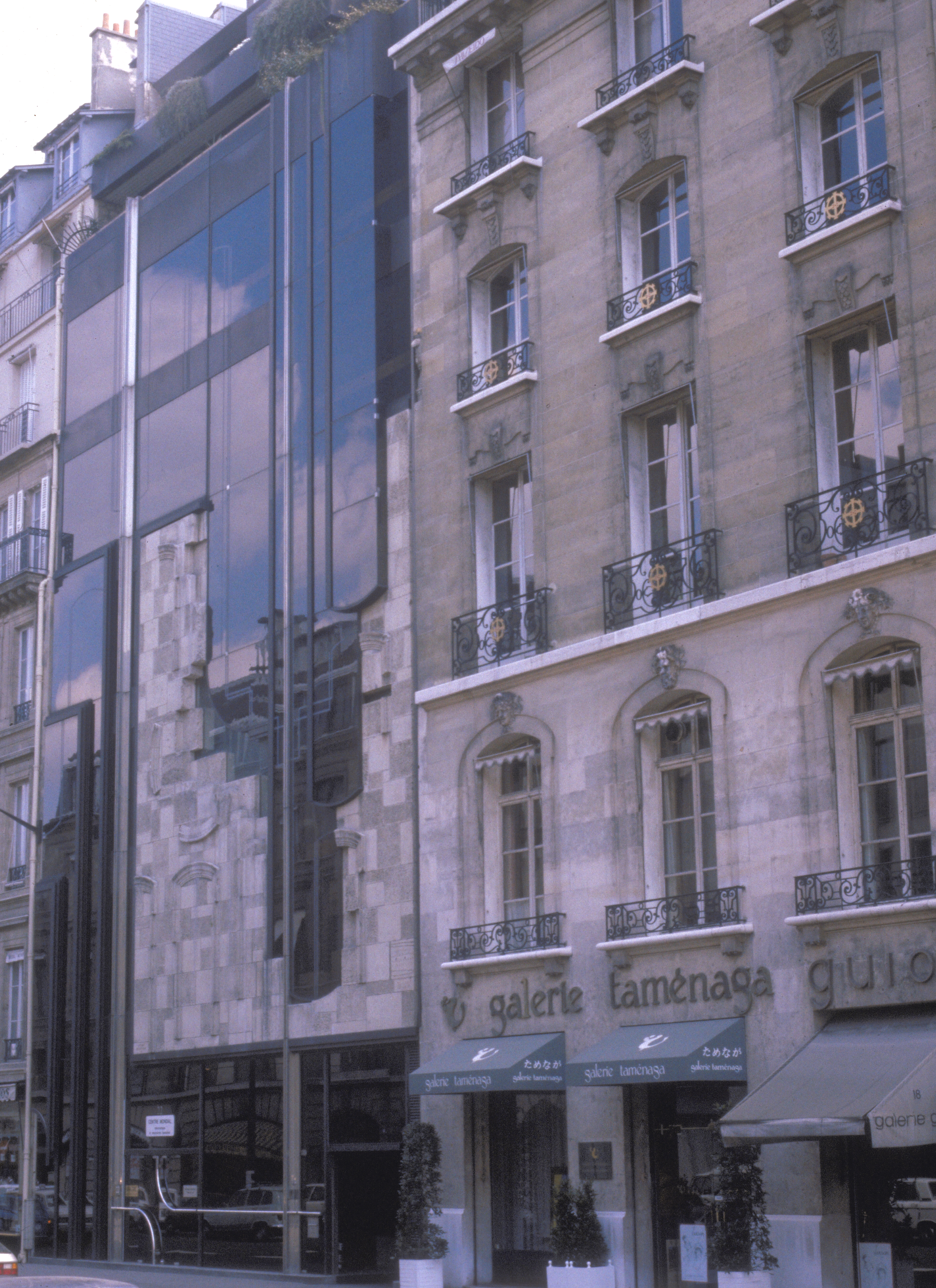 Le Centre Mondial, 22 Matignon, Paris 8, 1982