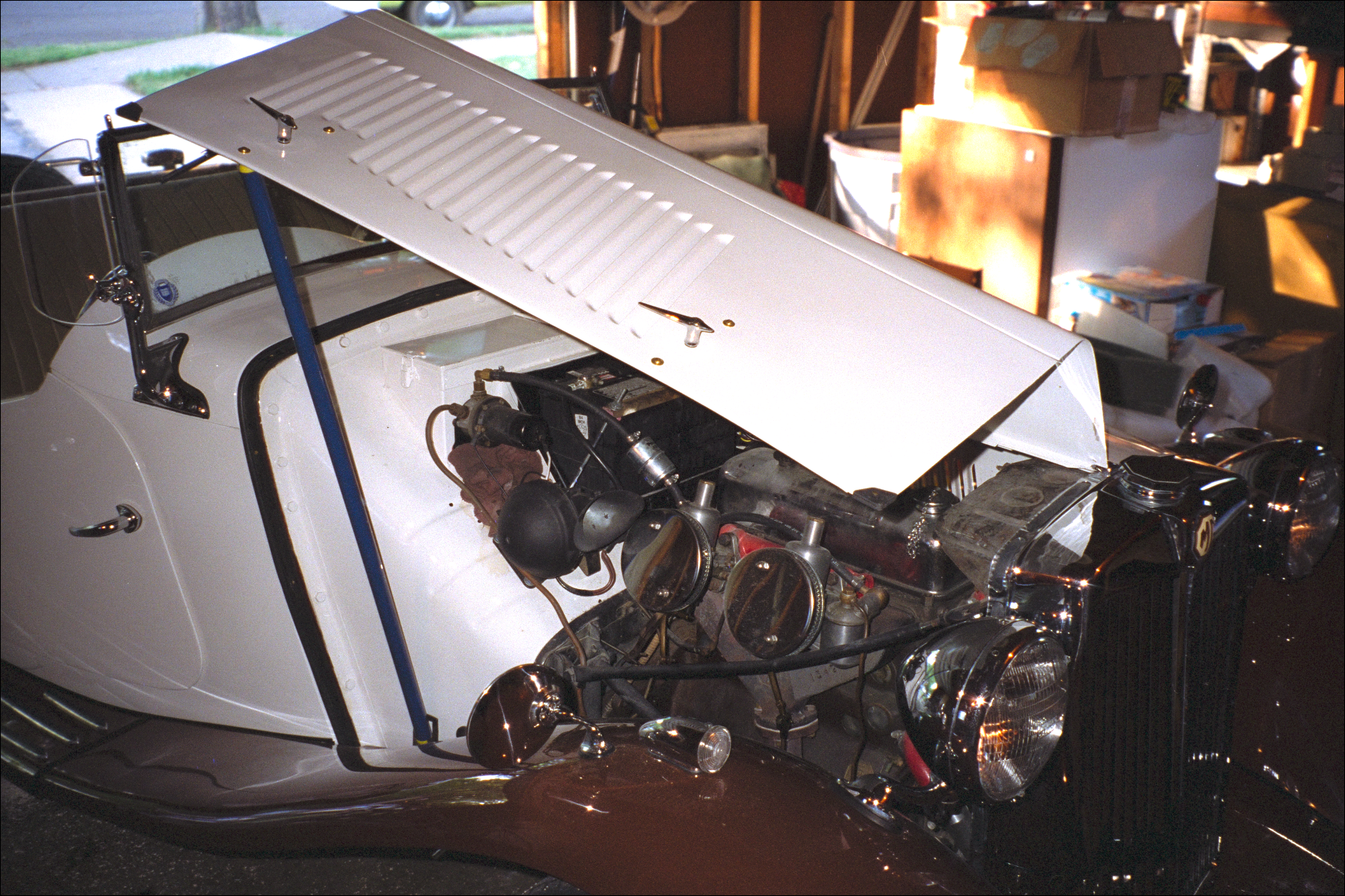 Engine from right, bonnet open