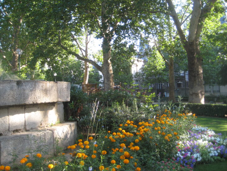 B05 Bastille Foundation Park