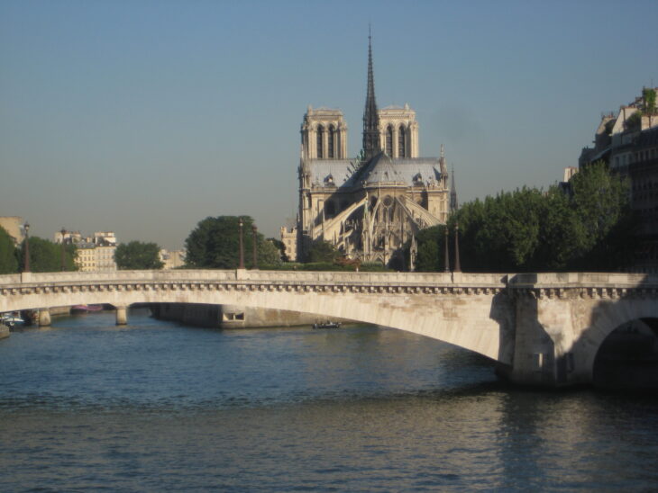 B19 Distant Notre Dame